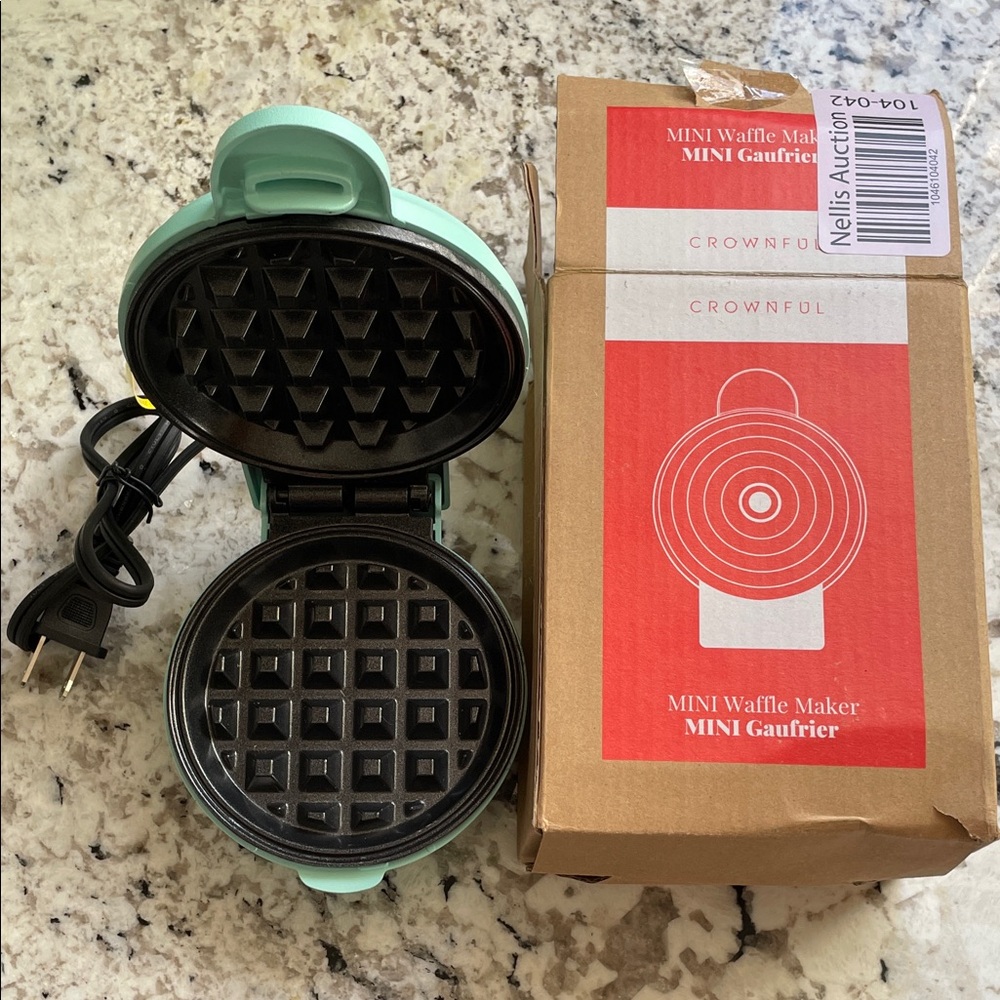 Crownful Mini Waffle Maker in Mint Green